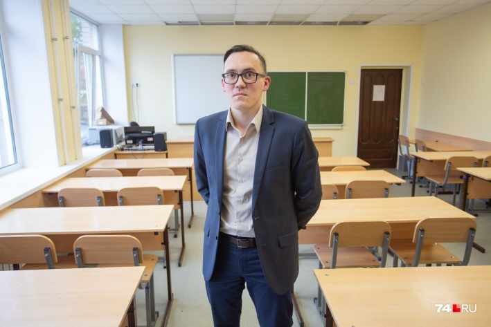 Учитель истории и обществознания Владимир Брюхов считает, что теперь борьба за хорошо оплачиваемое классное руководство вслед за столицей может развернуться и в Челябинске Учитель истории и обществознания Владимир Брюхов считает, что теперь борьба за хорошо оплачиваемое классное руководство вслед за столицей может развернуться и в Челябинске
