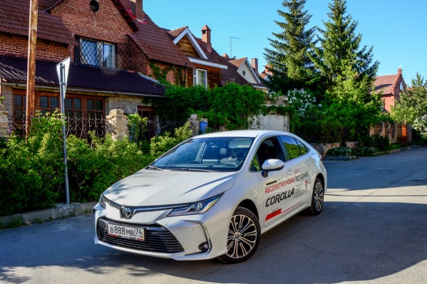 Дизайн новой Corolla — это отсылка и к Camry, и к Prius одновременно. И не случайно Дизайн новой Corolla — это отсылка и к Camry, и к Prius одновременно. И не случайно