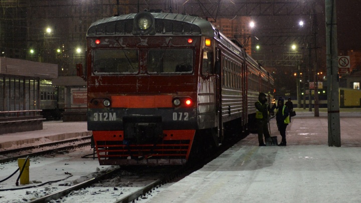 На станции «Уктус» поезд насмерть сбил человека
