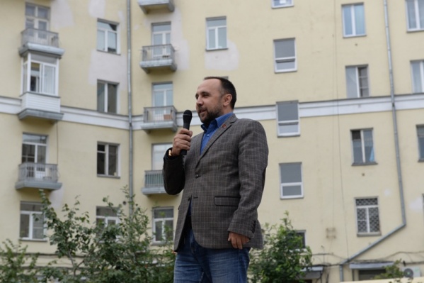 Сергей Сухоруков — депутат новосибирского горсовета от КПРФ. В совете он занимает должность заместителя председателя комиссии по социальной политике и образованию Сергей Сухоруков — депутат новосибирского горсовета от КПРФ. В совете он занимает должность заместителя председателя комиссии по социальной политике и образованию
