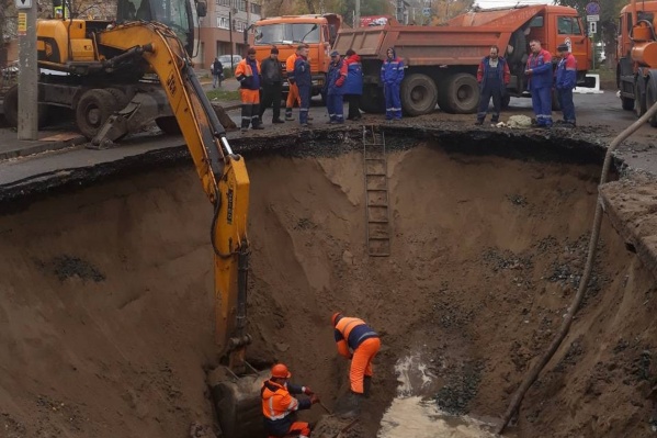 Аварийная труба пролегает глубоко под землей Аварийная труба пролегает глубоко под землей