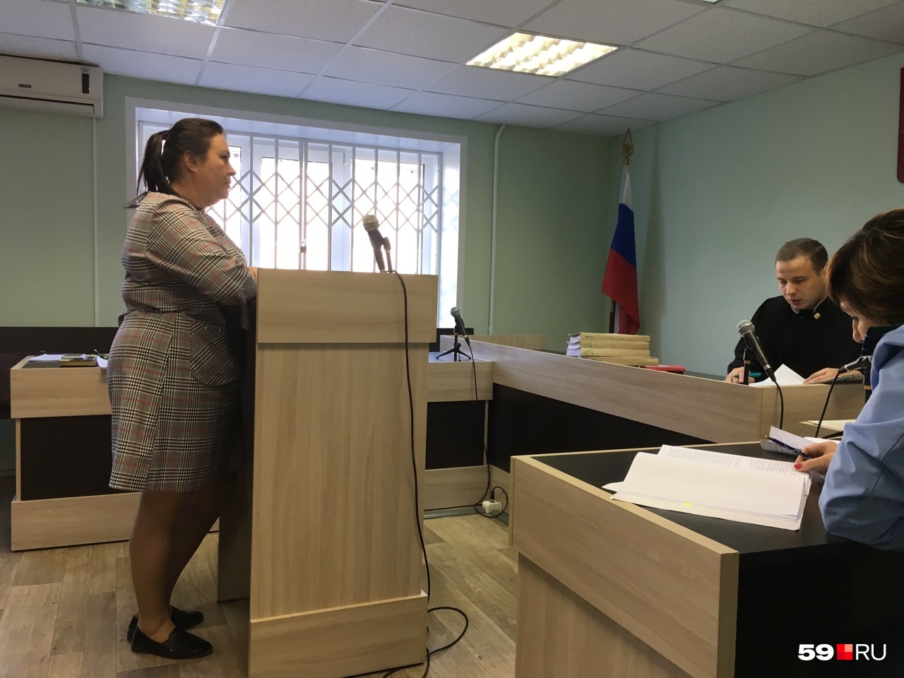 Соцпедагог школы после гибели ребенка выезжала на адрес семьи. По ее словам, в квартире было много мусора и бардак Соцпедагог школы после гибели ребенка выезжала на адрес семьи. По ее словам, в квартире было много мусора и бардак