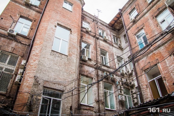 В домах отремонтируют фасады, крыши и систему водоснабжения В домах отремонтируют фасады, крыши и систему водоснабжения