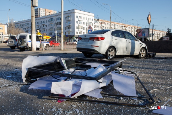 В марте автомобилистка на всей скорости вылетела на остановку В марте автомобилистка на всей скорости вылетела на остановку 