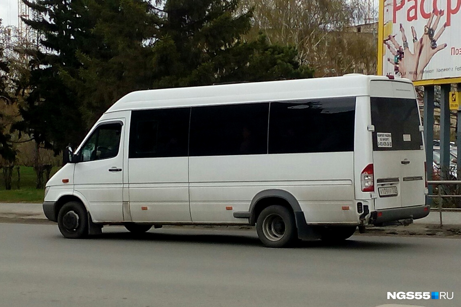 Омский перевозчик объяснил, почему в его маршрутках просят не оплачивать проезд с помощью мобильных