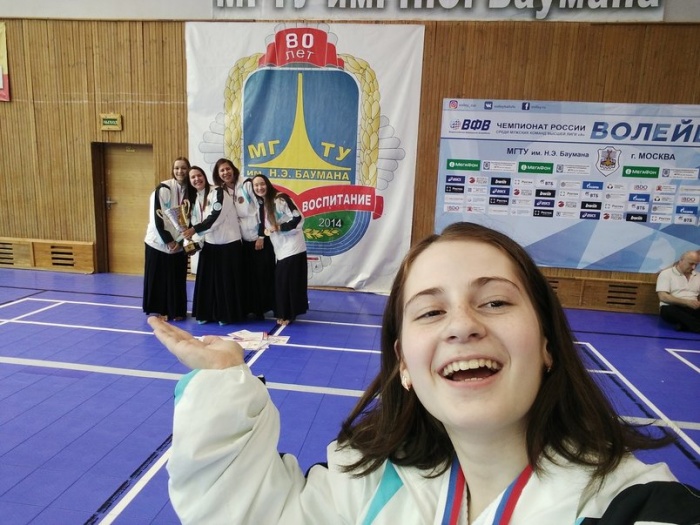 Женская сборная по кендо. На первом плане — чемпионка России Татьяна Щербакова. На втором плане Ксения Шеина, Мария Пономарёва, Дарья Авксентюк-Каменская и Анастасия Фёдорова Женская сборная по кендо. На первом плане — чемпионка России Татьяна Щербакова. На втором плане Ксения Шеина, Мария Пономарёва, Дарья Авксентюк-Каменская и Анастасия Фёдорова