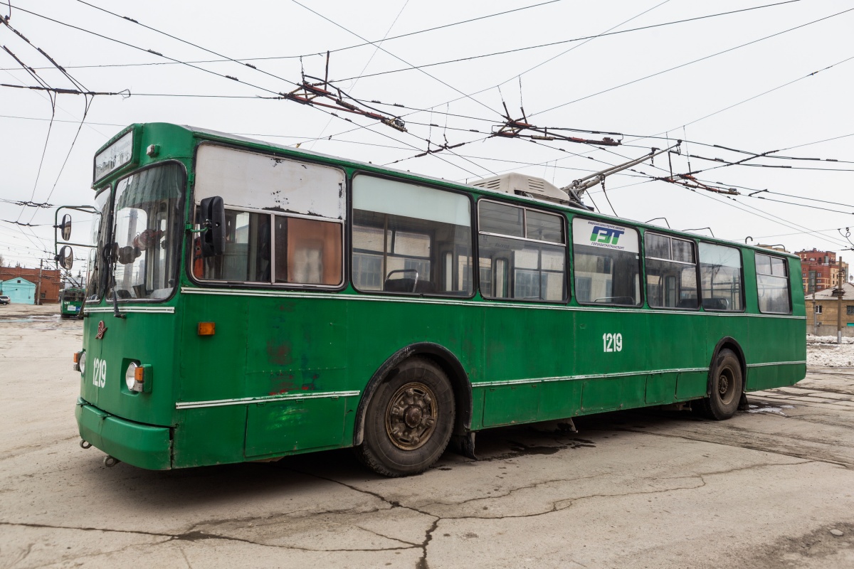Нина и ее рогатый: история троллейбуса, на котором 32 года возит новосибирцев веселая женщина-шофер
