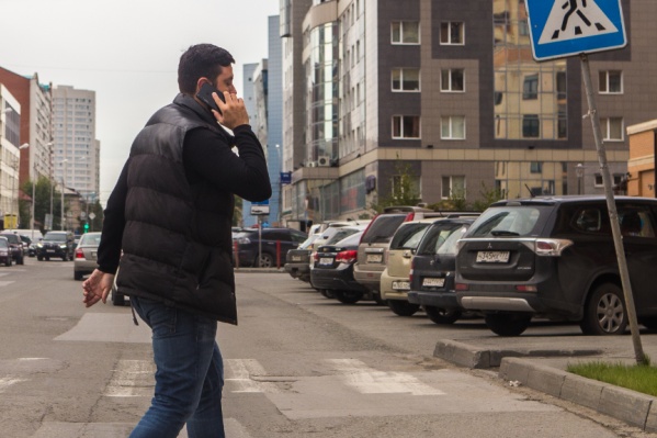 Пешеход идет не по зебре Пешеход идет не по зебре
