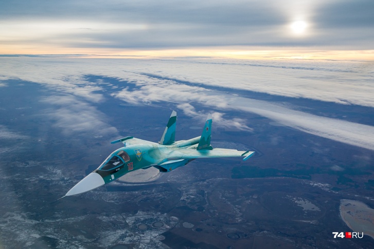 Су-34 — это модификация Су-27. Серийно производится с 2006 года на авиазаводе в Новосибирске<br> Су-34 — это модификация Су-27. Серийно производится с 2006 года на авиазаводе в Новосибирске<br>
