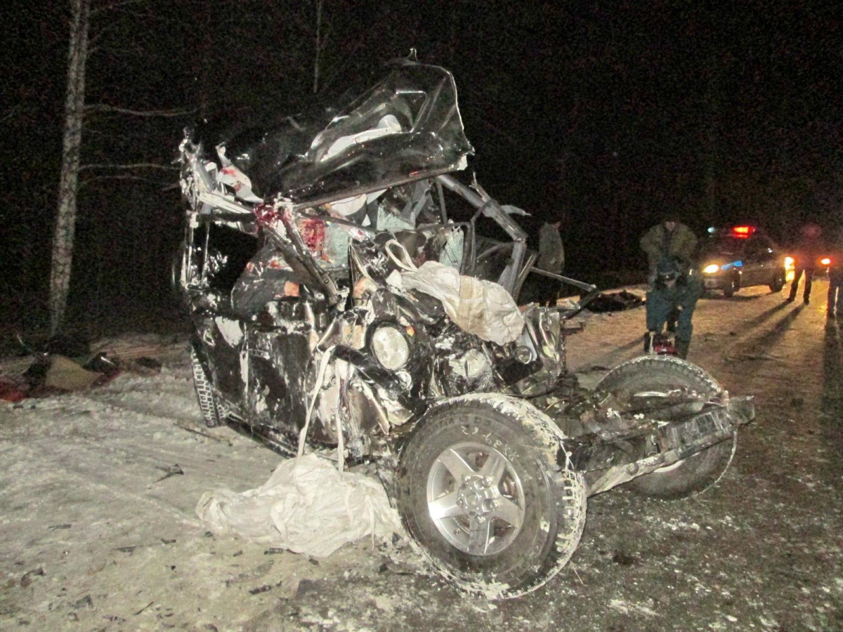 Водитель и пассажиры Land Rover погибли на месте 