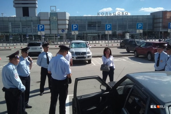 Депутата из Асбеста Наталью Крылову задержали за одиночный пикет Депутата из Асбеста Наталью Крылову задержали за одиночный пикет