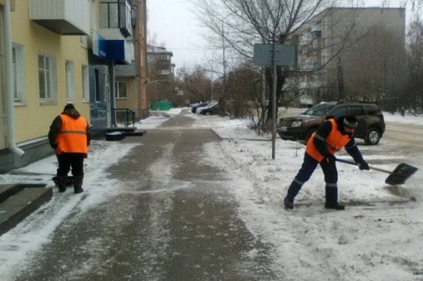 Некомплект дворников может сказываться на качестве уборки дворов от снега, считает Шумков Некомплект дворников может сказываться на качестве уборки дворов от снега, считает Шумков