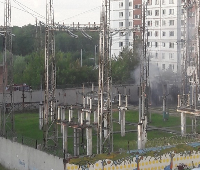 Пожар начался с громкого хлопка на подстанции Пожар начался с громкого хлопка на подстанции