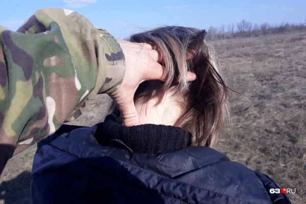 После отдыха на природе лучше осмотреть друг друга. Вдруг клещ прицепился После отдыха на природе лучше осмотреть друг друга. Вдруг клещ прицепился