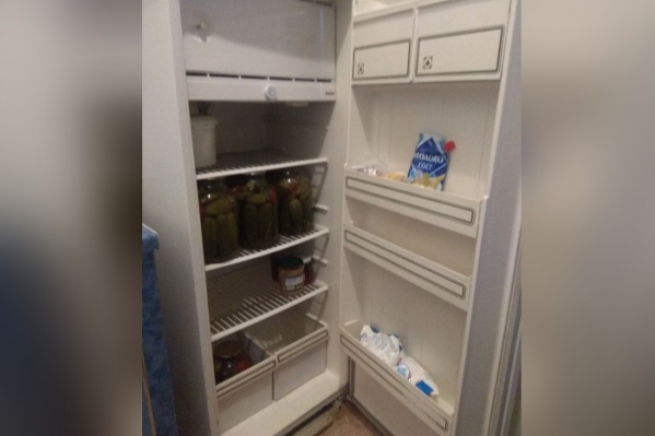 Первый холодильник пришлось сдать, так как из него бежала вода Первый холодильник пришлось сдать, так как из него бежала вода