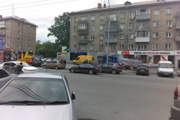 После инцидента к «Студенческой» оперативно приехала скорая помощь После инцидента к «Студенческой» оперативно приехала скорая помощь