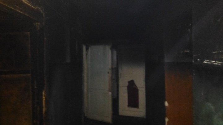Едкий дым по всему коридору: подробности пожара в рыбинском общежитии
