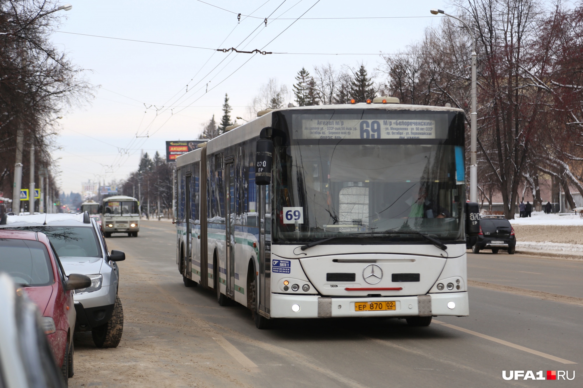 Автобусы с подобной национальной символикой уже несколько лет курсируют по городу Автобусы с подобной национальной символикой уже несколько лет курсируют по городу