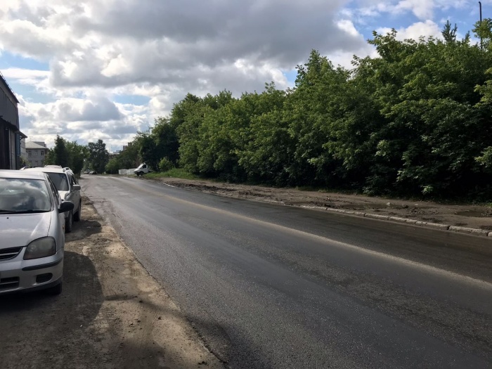 Очевидцы заметили новый асфальт на дороге сегодня утром Очевидцы заметили новый асфальт на дороге сегодня утром