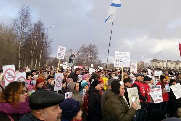 Митинг начался в 12 часов Митинг начался в 12 часов