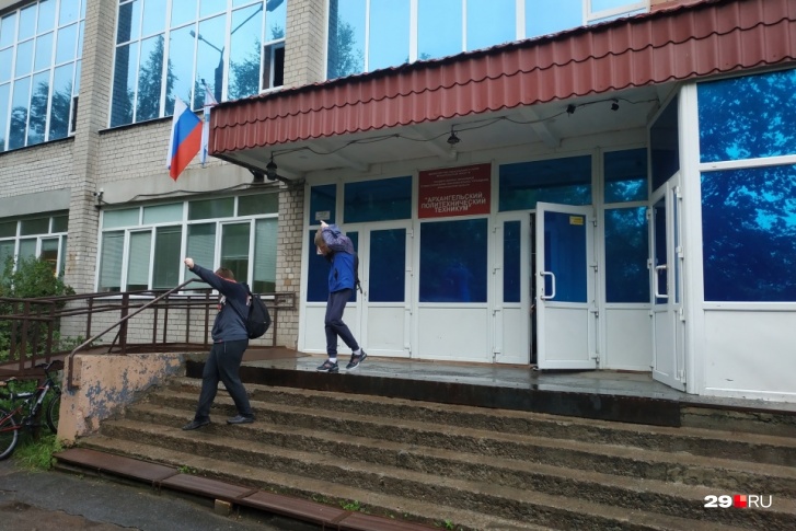 По данным следкома, охранные услуги оказывали по завышенной цене По данным следкома, охранные услуги оказывали по завышенной цене