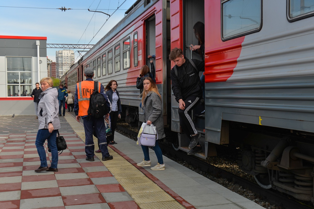 Первомайская жд. Станция Первомайская Екатеринбург. Станция на Первомайской ЕКБ. Первомайская Екатеринбург электричка.