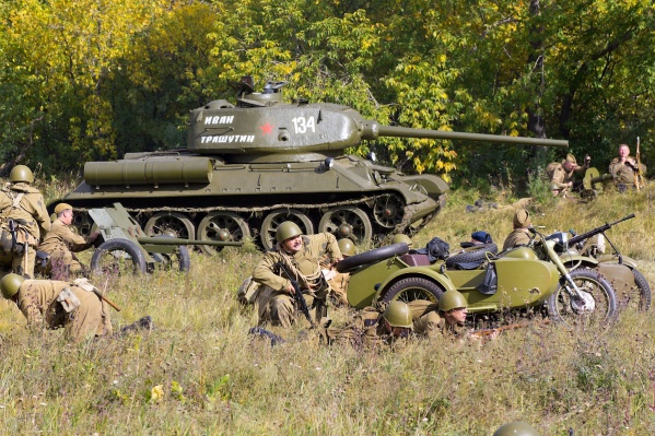 В обновленном парке «Никольская роща» организовали фестиваль «Челябинские герои» В обновленном парке «Никольская роща» организовали фестиваль «Челябинские герои»