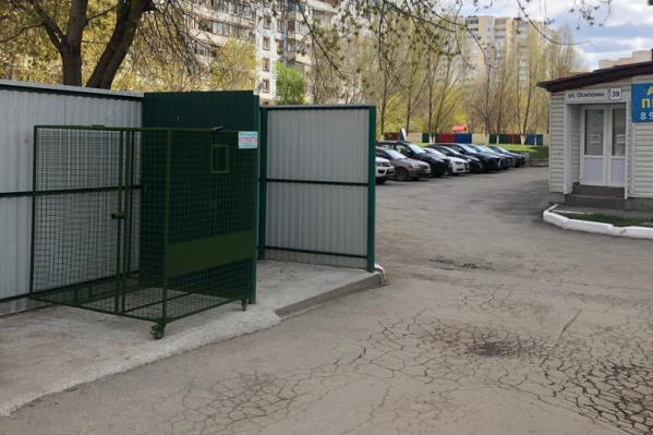 Вот такие сетчатые контейнеры для бытового пластика появятся в нескольких районах города Вот такие сетчатые контейнеры для бытового пластика появятся в нескольких районах города