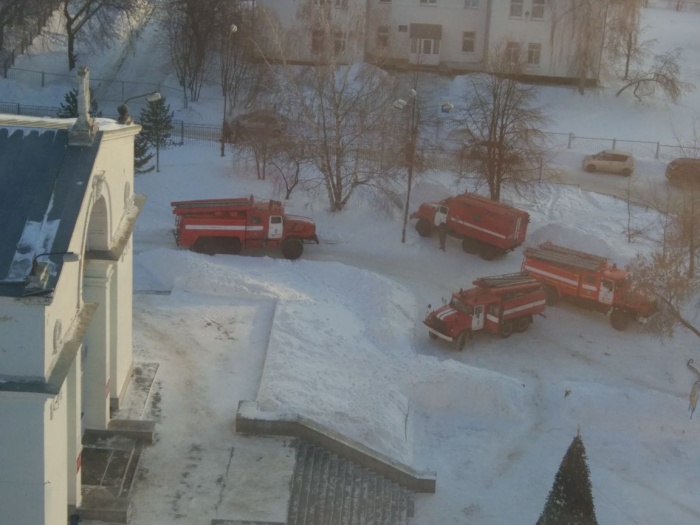 Пожарная техника приехала к ДК «Приморский» на учения Пожарная техника приехала к ДК «Приморский» на учения