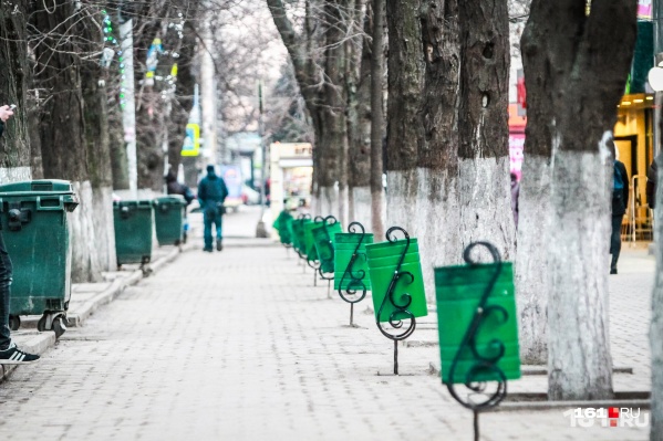 В зимний период подрядчик будет отвечать за уборку снега с дорог и тротуаров В зимний период подрядчик будет отвечать за уборку снега с дорог и тротуаров