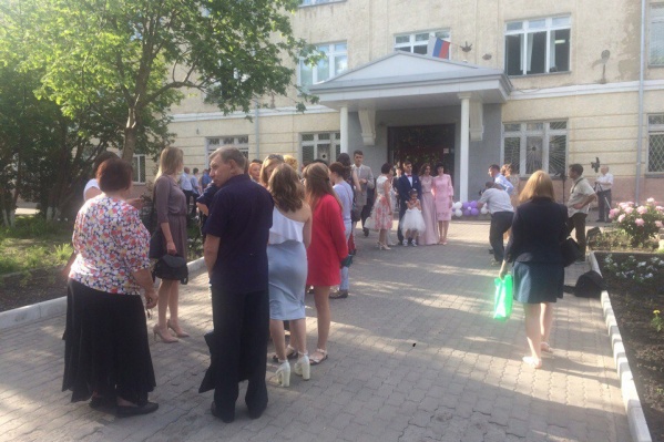 Выпускной вечер в новосибирской школе Выпускной вечер в новосибирской школе