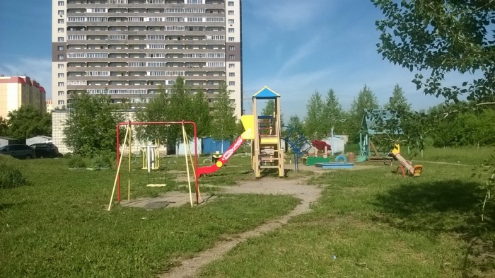 Детская площадка около дома на ул. Сибиряков-Гвардейцев, 58/1 Детская площадка около дома на ул. Сибиряков-Гвардейцев, 58/1