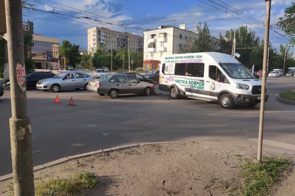 Проезд в сторону Тракторозаводского района затруднён Проезд в сторону Тракторозаводского района затруднён