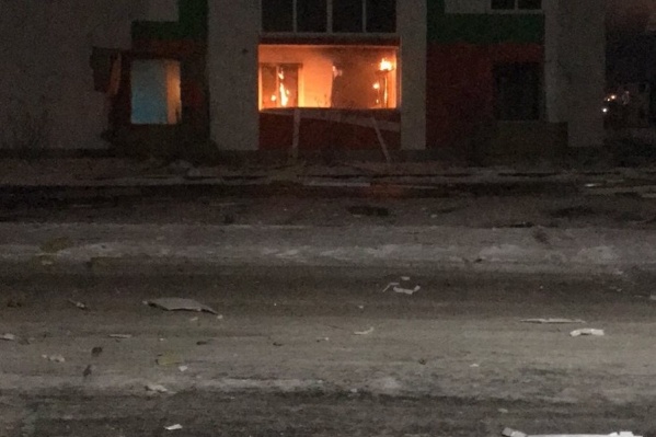 От взрыва в квартире вылетели окна От взрыва в квартире вылетели окна