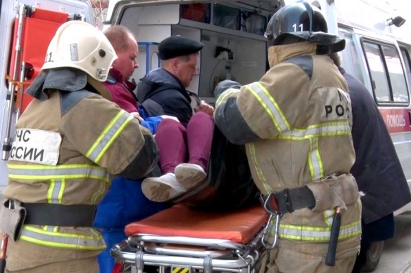 Пострадавших увезли на скорой помощи Пострадавших увезли на скорой помощи