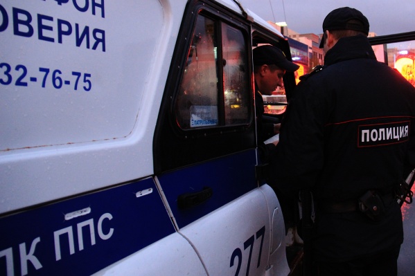 Педагог получил условный срок за оскорбление полицейских и нападение на одного из них — приговор в законную силу ещё не вступил Педагог получил условный срок за оскорбление полицейских и нападение на одного из них — приговор в законную силу ещё не вступил