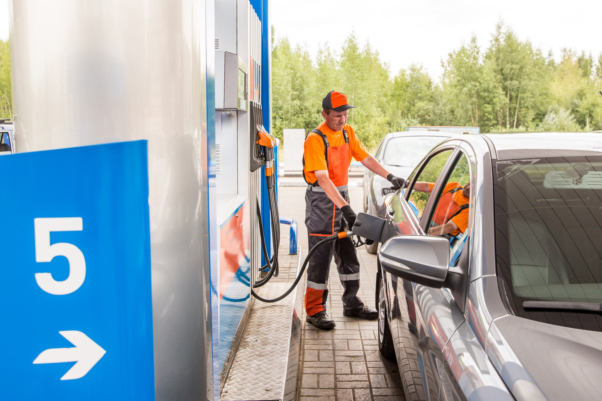 Цена на бензин не привязана к цене на нефть Цена на бензин не привязана к цене на нефть