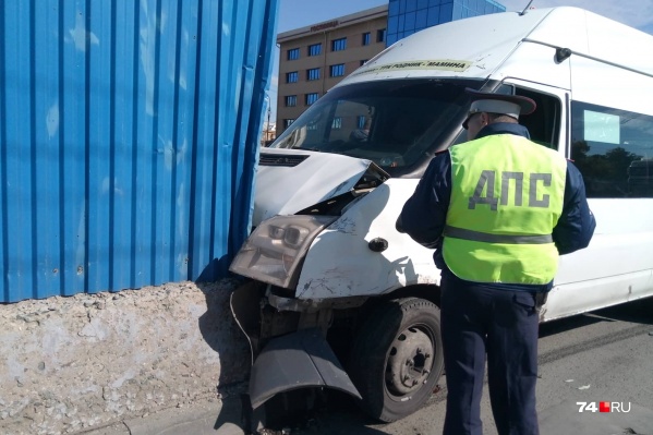 В маршрутке ехали 12 пассажиров В маршрутке ехали 12 пассажиров