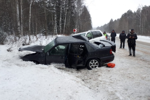 Водитель Volvo не справился с управлением и столкнулся с внедорожником Водитель Volvo не справился с управлением и столкнулся с внедорожником
