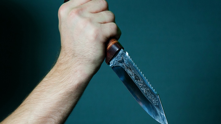 В Мокроусово мужчина напал на соседку с ножом и забрал 500 рублей