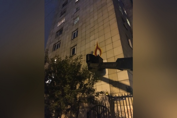 Свечу нарисовали на стене поздно ночью Свечу нарисовали на стене поздно ночью