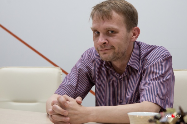 Алексей Сальников — автор нашумевшего романа «Петровы в гриппе и вокруг него» Алексей Сальников — автор нашумевшего романа «Петровы в гриппе и вокруг него»