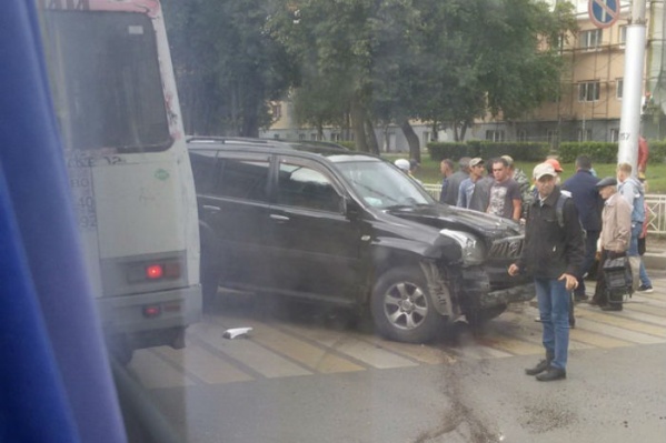 На помощь подоспели проходившие мимо люди На помощь подоспели проходившие мимо люди