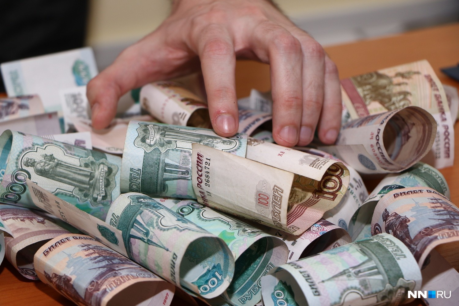 Банкир оформил 45 кредитов от имени клиентов на 20 млн рублей в
Нижнем Новгороде