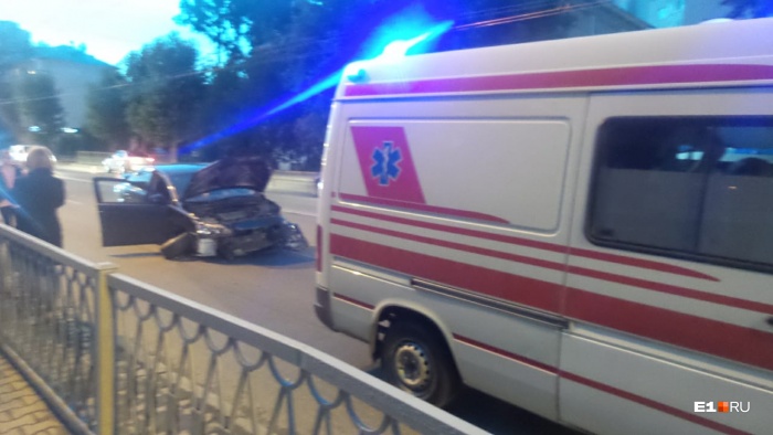Пострадала девушка, которая ехала в Mitsubishi Пострадала девушка, которая ехала в Mitsubishi