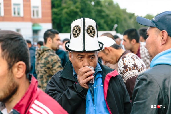 Халяль — всё то, что разрешено и допустимо в исламе. Чаще всего это определение используют по отношению к еде Халяль — всё то, что разрешено и допустимо в исламе. Чаще всего это определение используют по отношению к еде