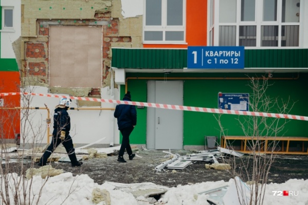 В декабре при хлопке газа в доме на Шарова погиб специалист газовой службы. У 40-летнего Сергея остались жена и ребенок. В январе деньги по страховке получили его супруга, мама и ребенок В декабре при хлопке газа в доме на Шарова погиб специалист газовой службы. У 40-летнего Сергея остались жена и ребенок. В январе деньги по страховке получили его супруга, мама и ребенок 