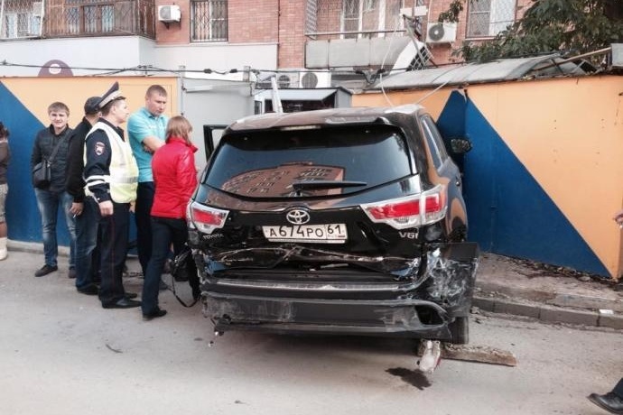 Скандальное ДТП, унесшее жизнь профессора Владислава Смирнова, взволновало ростовчан в 2014 году Скандальное ДТП, унесшее жизнь профессора Владислава Смирнова, взволновало ростовчан в 2014 году