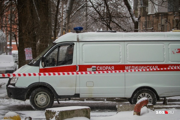 Старушку на скорой помощи отвезли в БСМП-2 Старушку на скорой помощи отвезли в БСМП-2 
