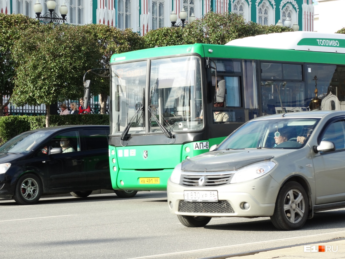 У Екатеринбурга дорожный инсульт»: водитель автобуса — о том, как спасти  общественный транспорт | 01.08.2019 | Екатеринбург - БезФормата